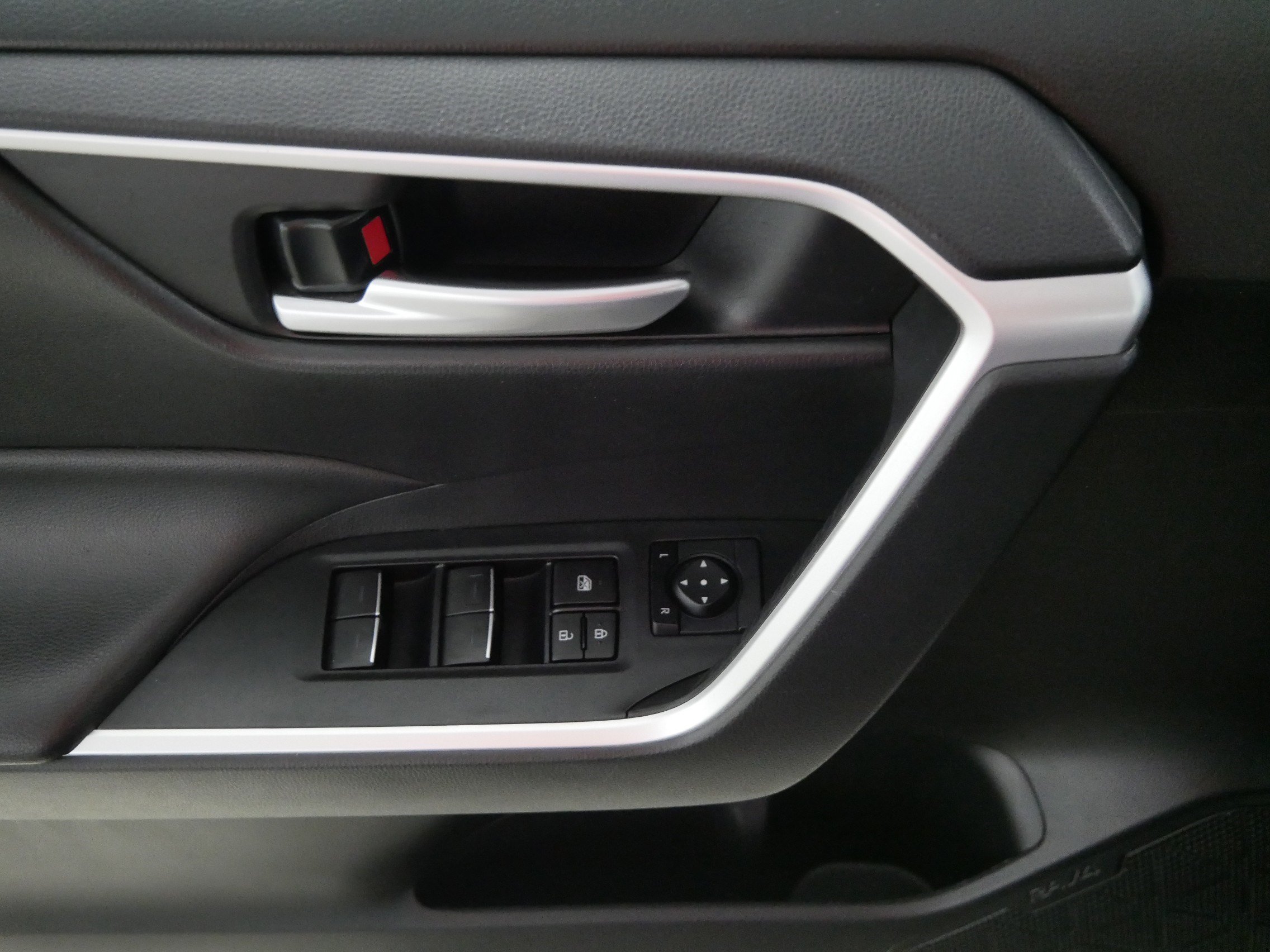 Used 2023 Toyota RAV4 XLE AWD/4WD image 19