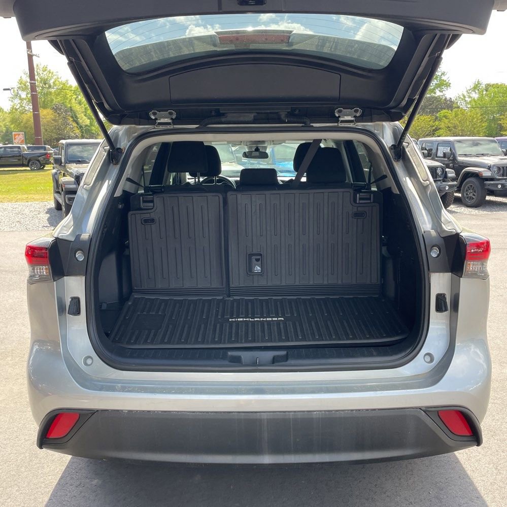 Used 2023 Toyota Highlander L image 10