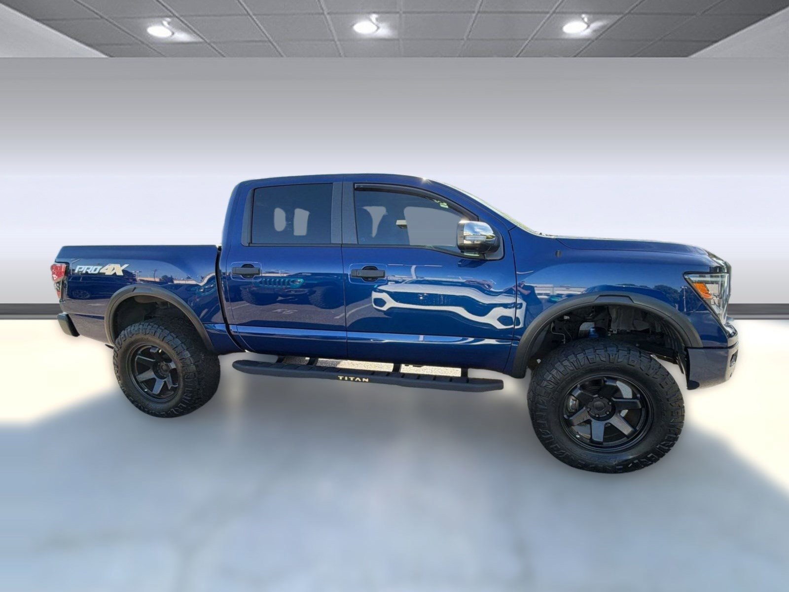 Used 2021 Nissan Titan PRO-4X w/ Pro-4x Convenience Package AWD/4WD image 8