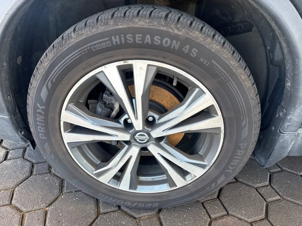 Used 2017 Nissan Rogue SL w/ SL Premium Package AWD/4WD image 12