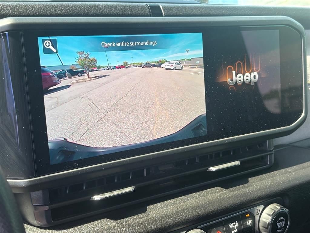 Used 2025 Jeep Gladiator Sport AWD/4WD image 5