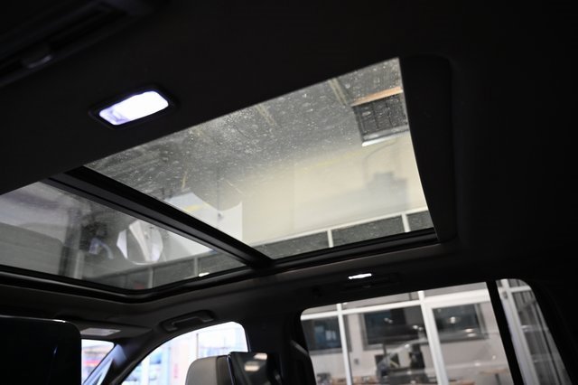 Used 2021 GMC Yukon XL SLT w/ SLT Premium Package image 22