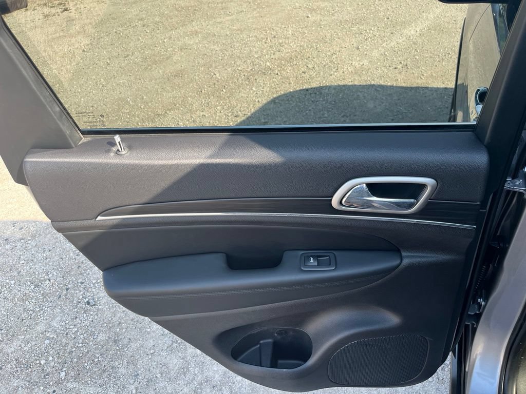 Used 2021 Jeep Grand Cherokee Limited AWD/4WD image 30