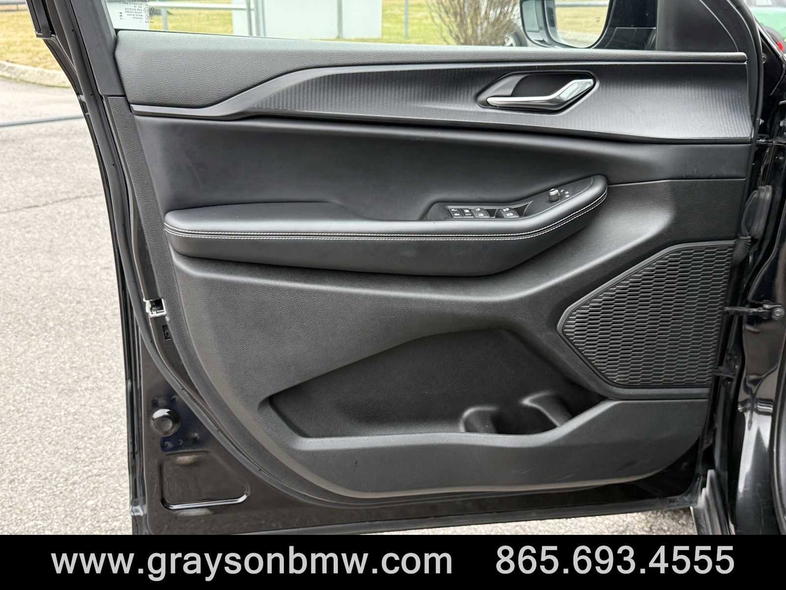 Used 2024 Jeep Grand Cherokee L Laredo image 13