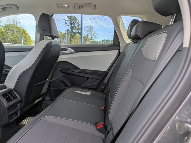 Certified 2025 Volkswagen Taos SE AWD/4WD image 14