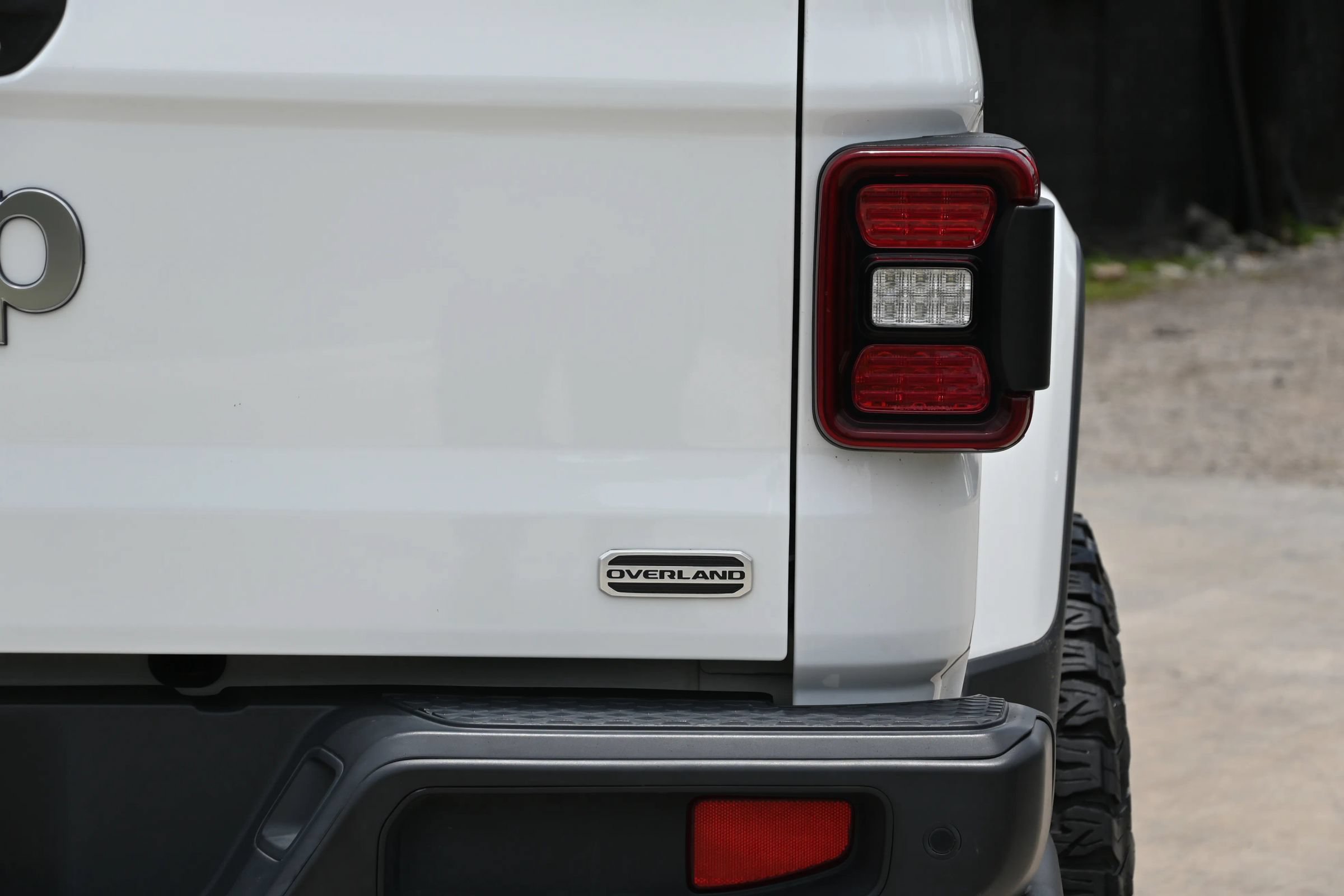 Used 2020 Jeep Gladiator Overland AWD/4WD image 14