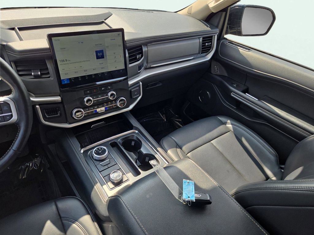 Used 2024 Ford Expedition XLT image 23