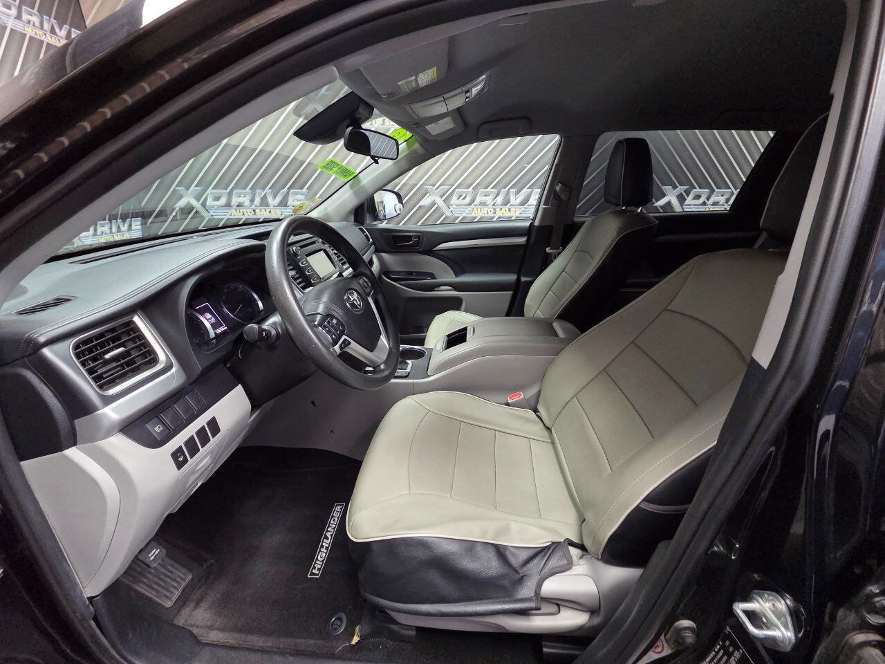 Used 2019 Toyota Highlander LE image 18