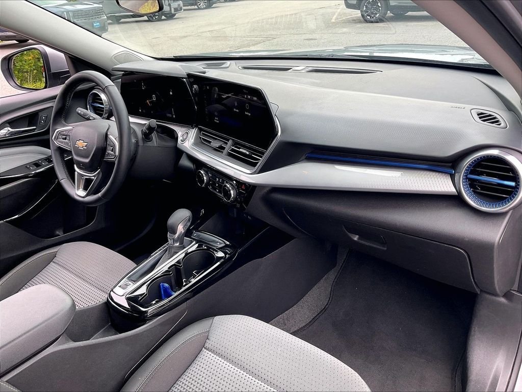 Used 2024 Chevrolet Trax LT w/ Driver Confidence Package FWD image 13
