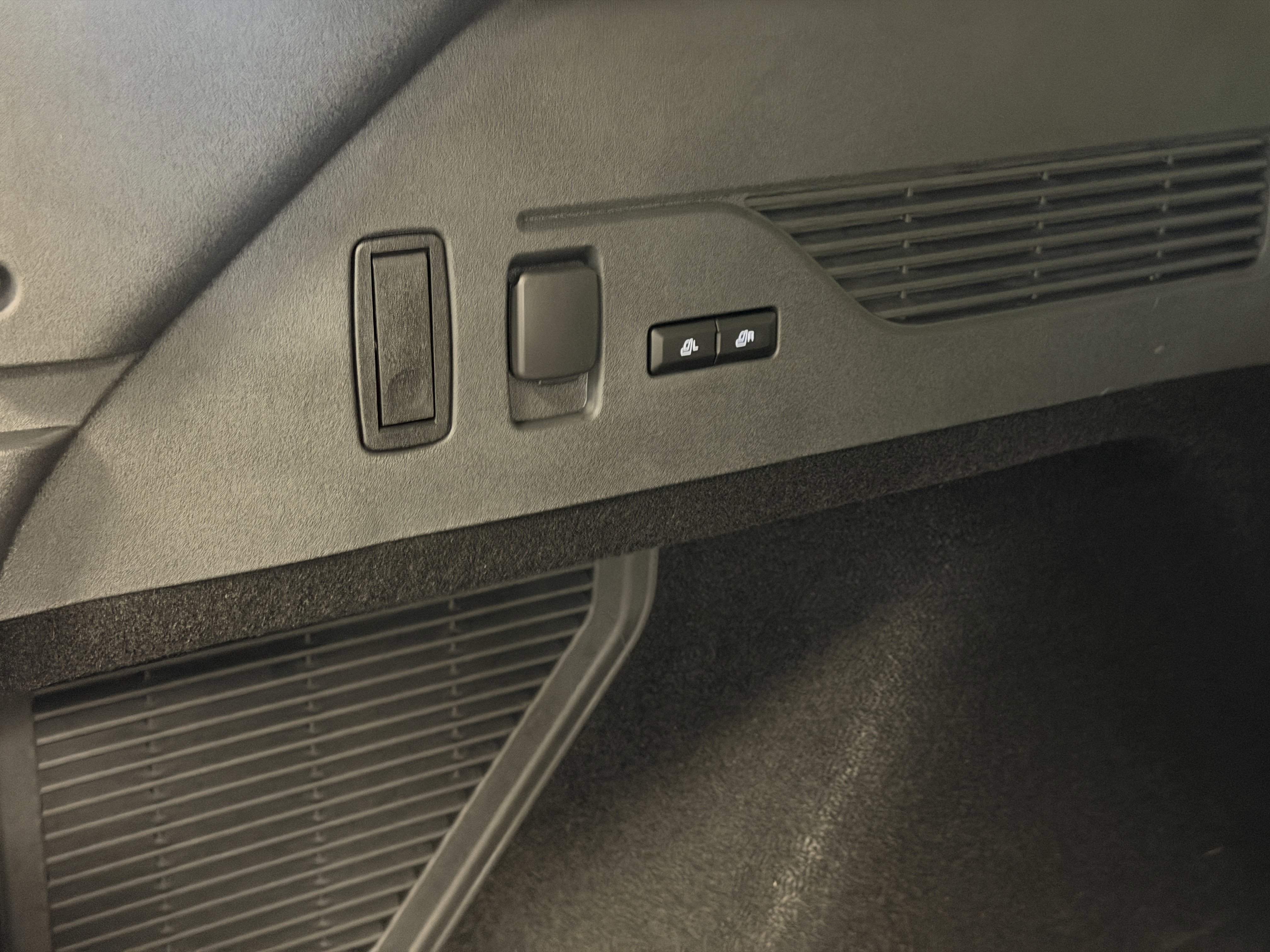 Used 2025 Lincoln Nautilus Premier w/ Equipment Group 102A image 27