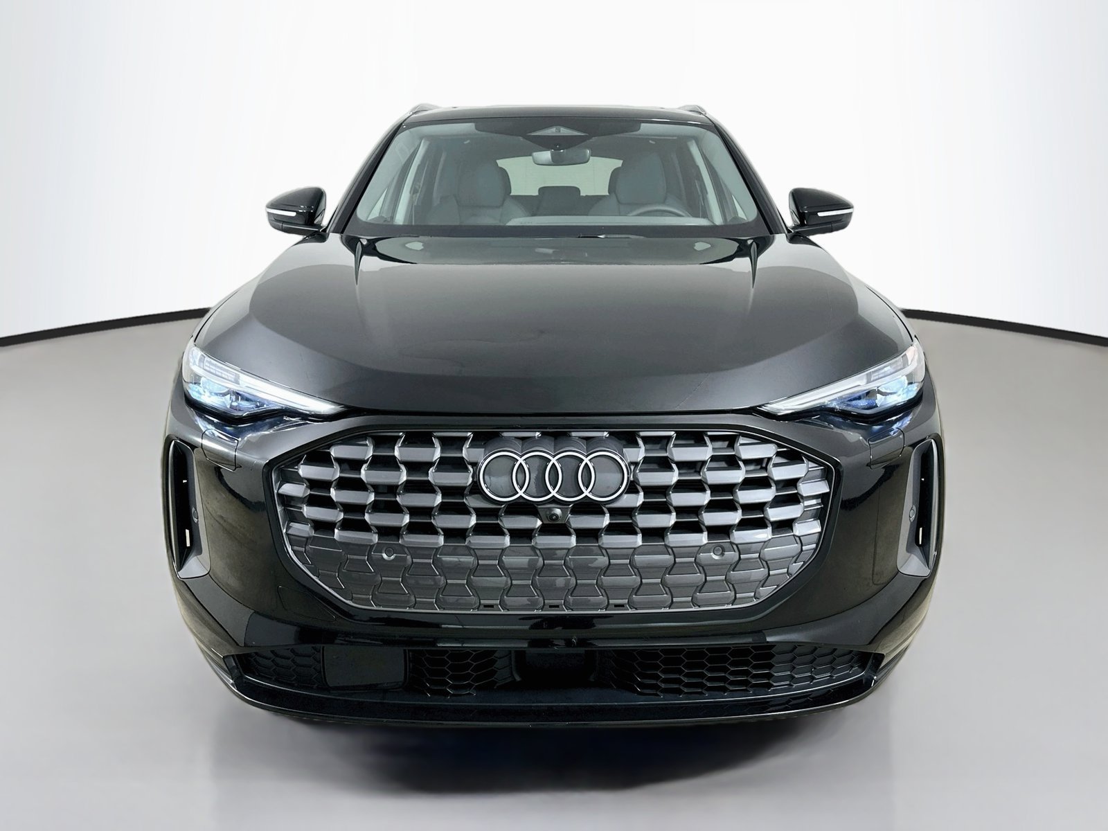 Certified 2025 Audi Q5 Premium AWD/4WD image 2