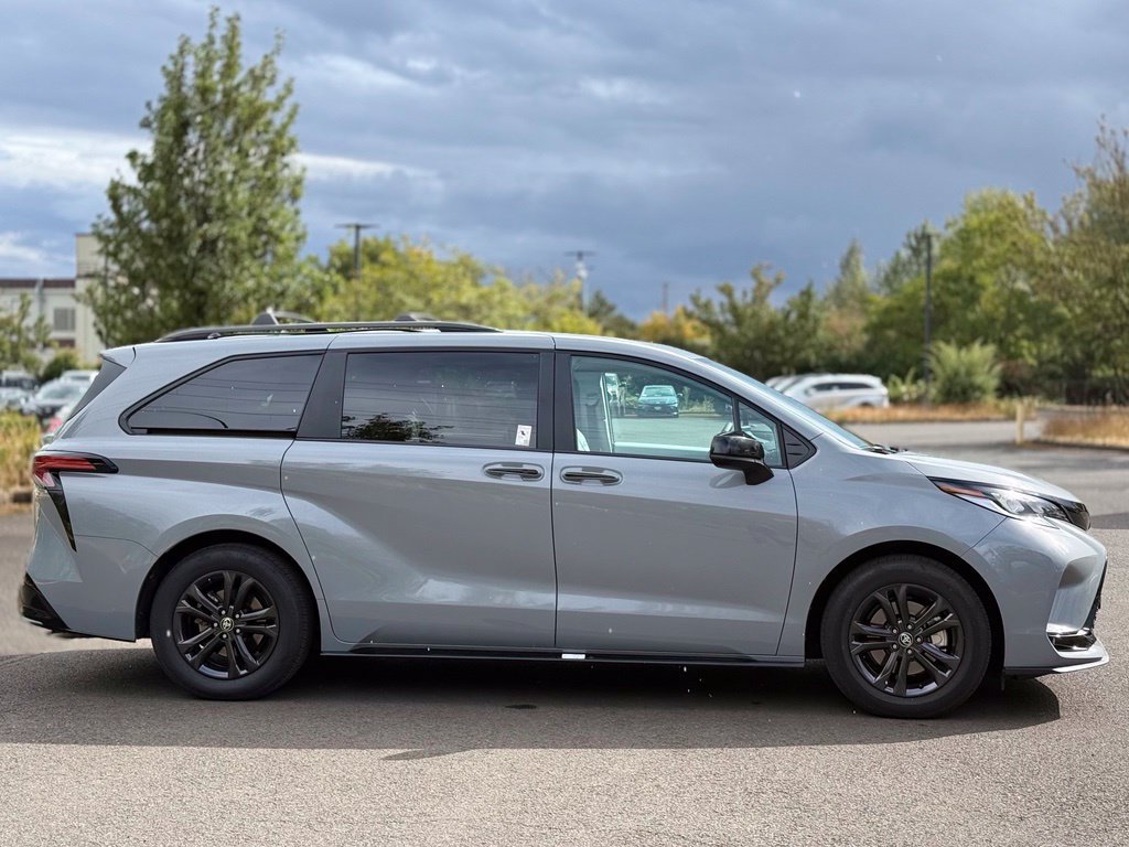 Used 2026 Toyota Sienna XSE AWD/4WD image 6