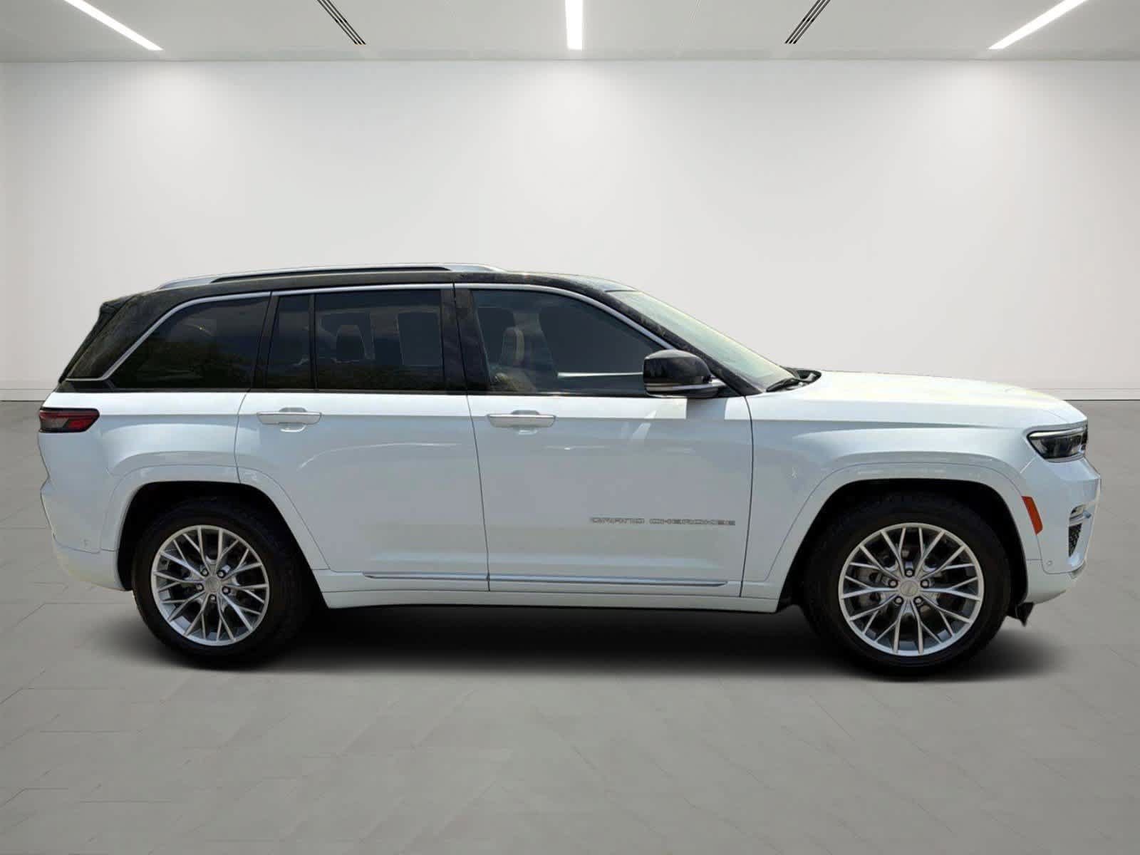 Used 2024 Jeep Grand Cherokee Summit AWD/4WD image 5