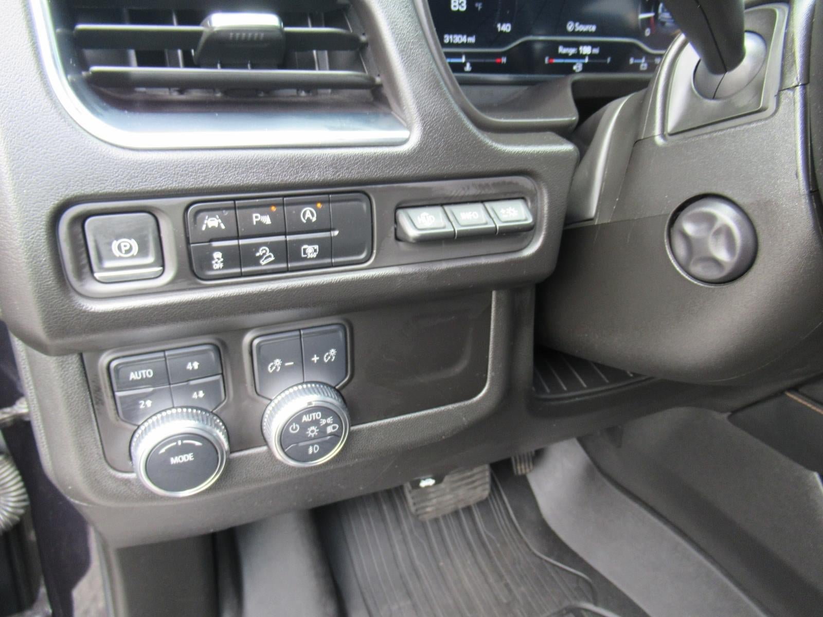 Used 2024 GMC Yukon AT4 w/ Technology Package AWD/4WD image 19