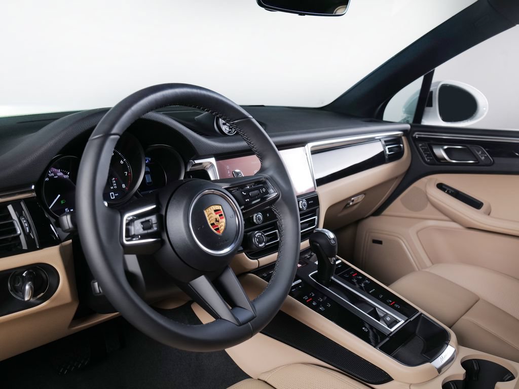 Certified 2026 Porsche Macan AWD/4WD image 7