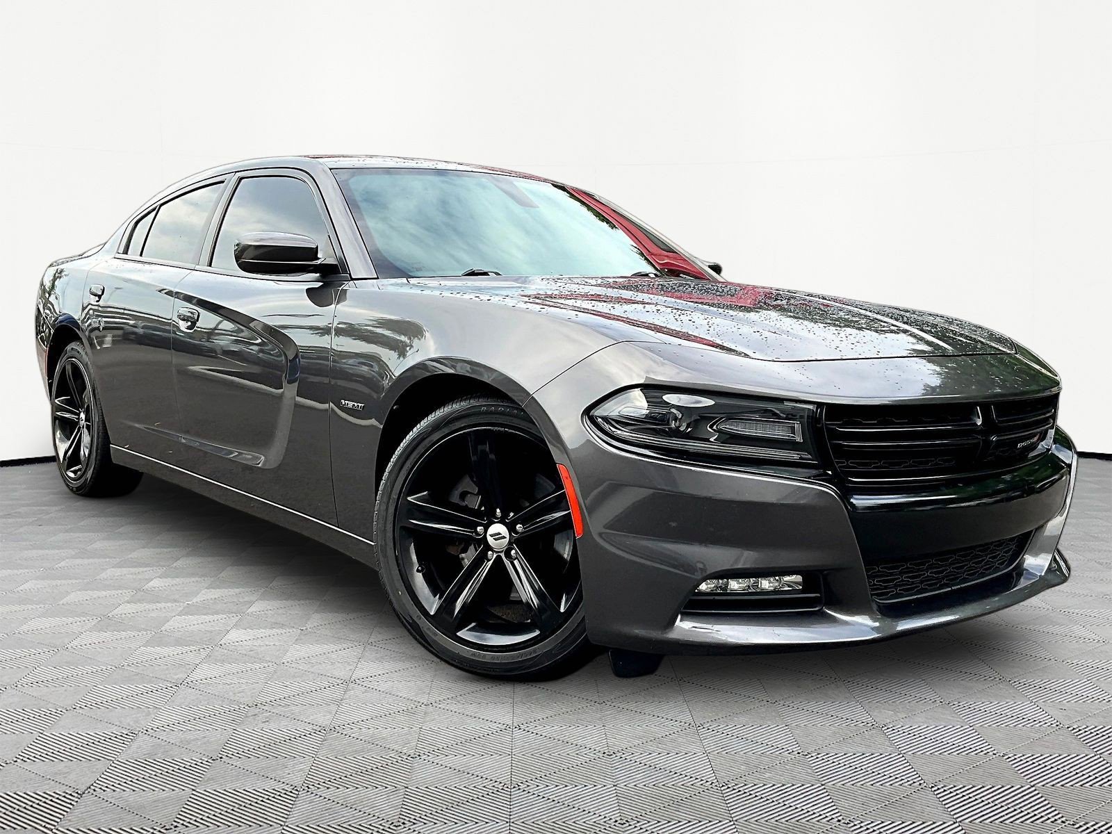 Used 2018 Dodge Charger R/T RWD image 3