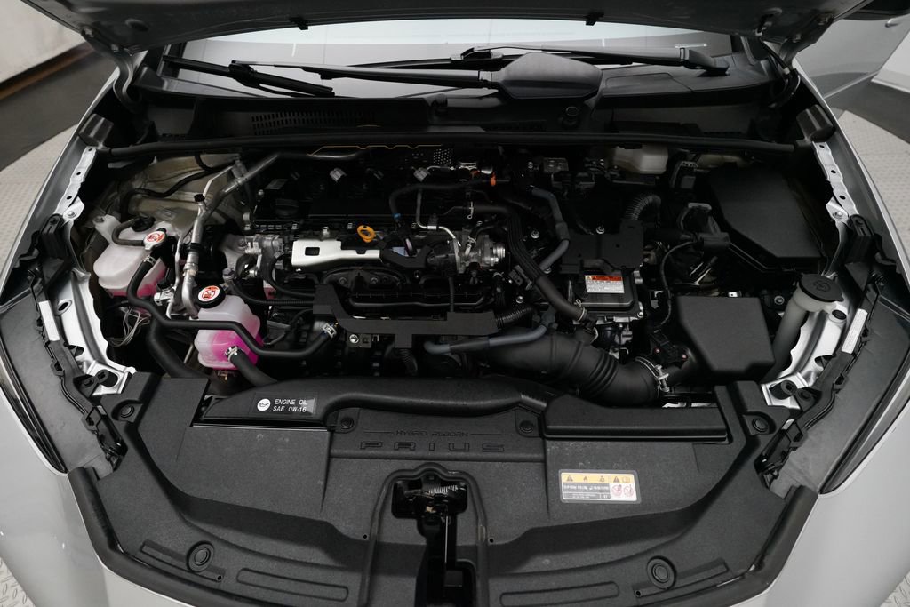 Used 2023 Toyota Prius LE image 3