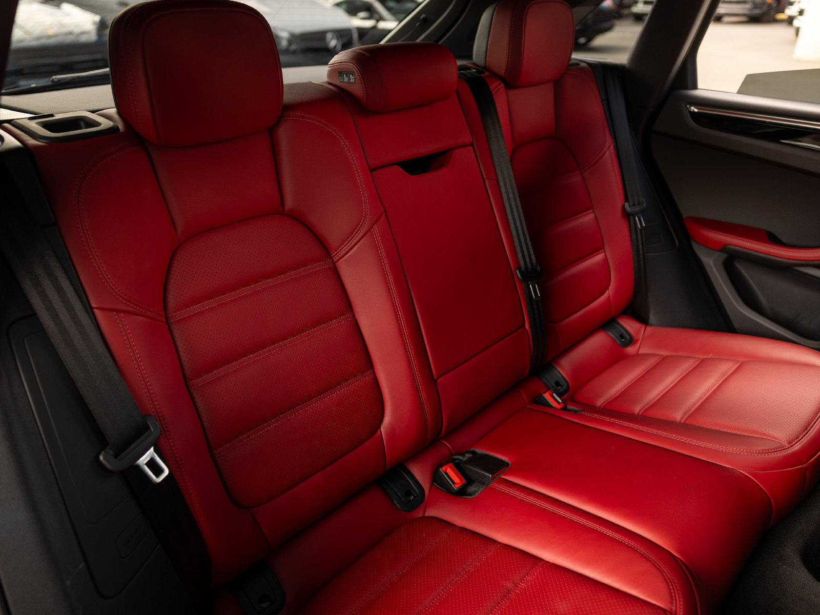 Certified 2026 Porsche Macan AWD/4WD image 36