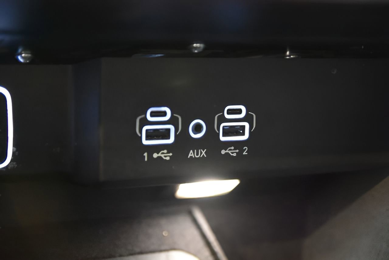 Used 2023 Jeep Wagoneer L Series III RWD image 30