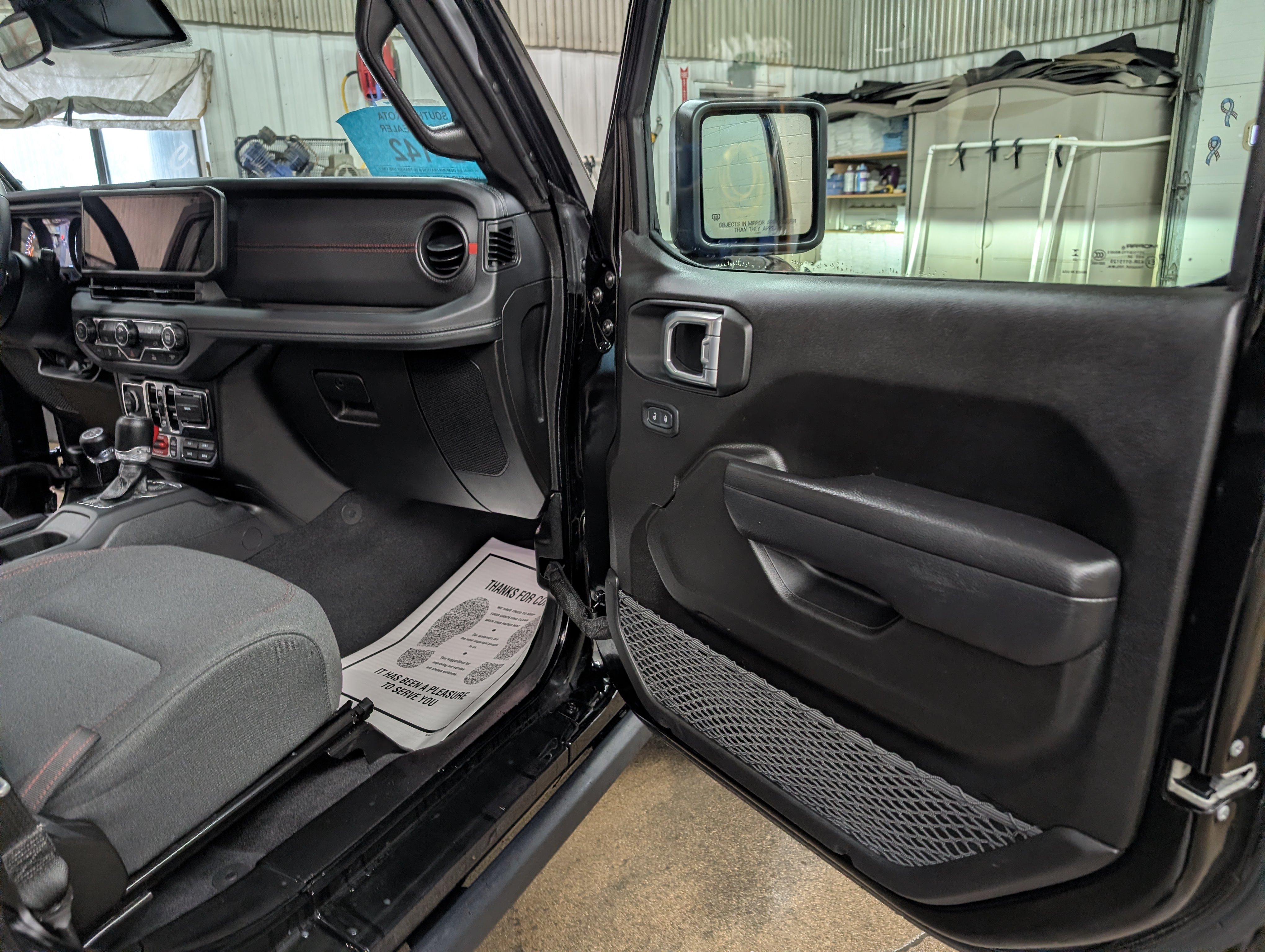 Used 2024 Jeep Wrangler Unlimited Rubicon AWD/4WD image 4
