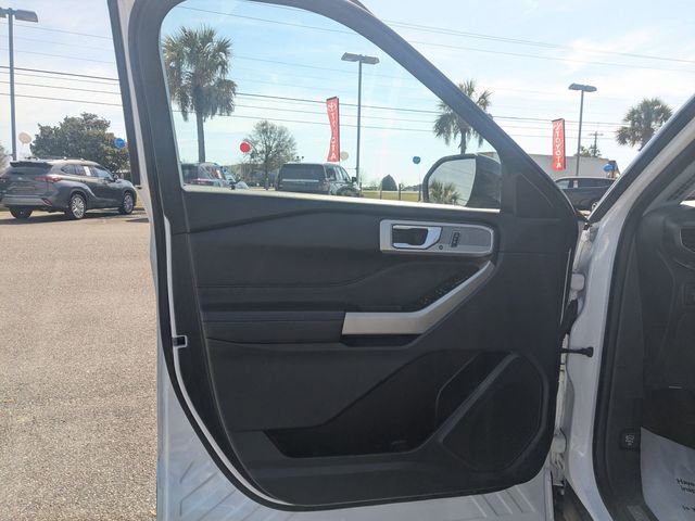Used 2023 Ford Explorer Limited image 11