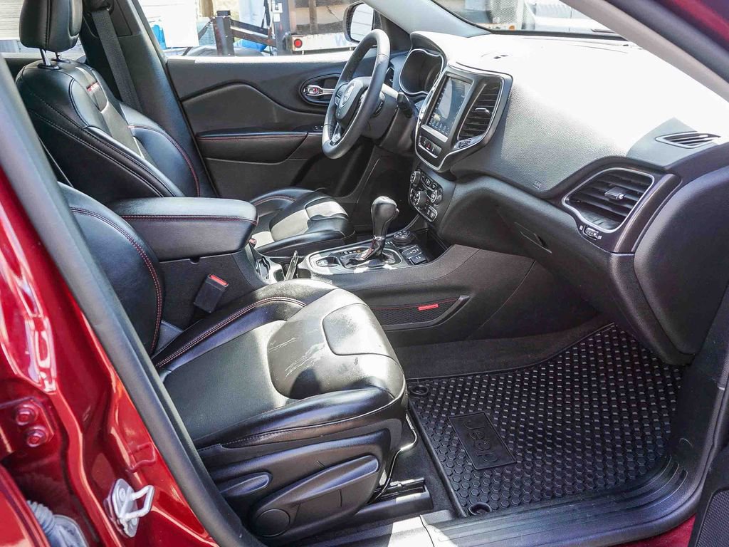 Used 2021 Jeep Cherokee Trailhawk image 12
