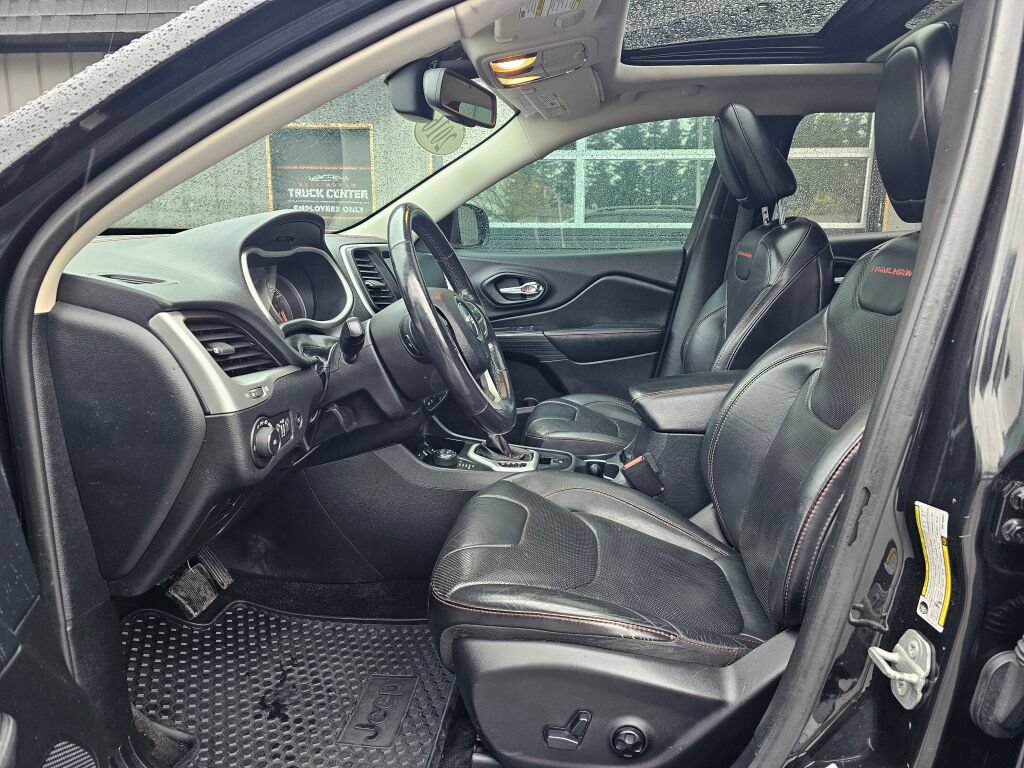 Used 2016 Jeep Cherokee Trailhawk w/ Leather Interior Group AWD/4WD image 22