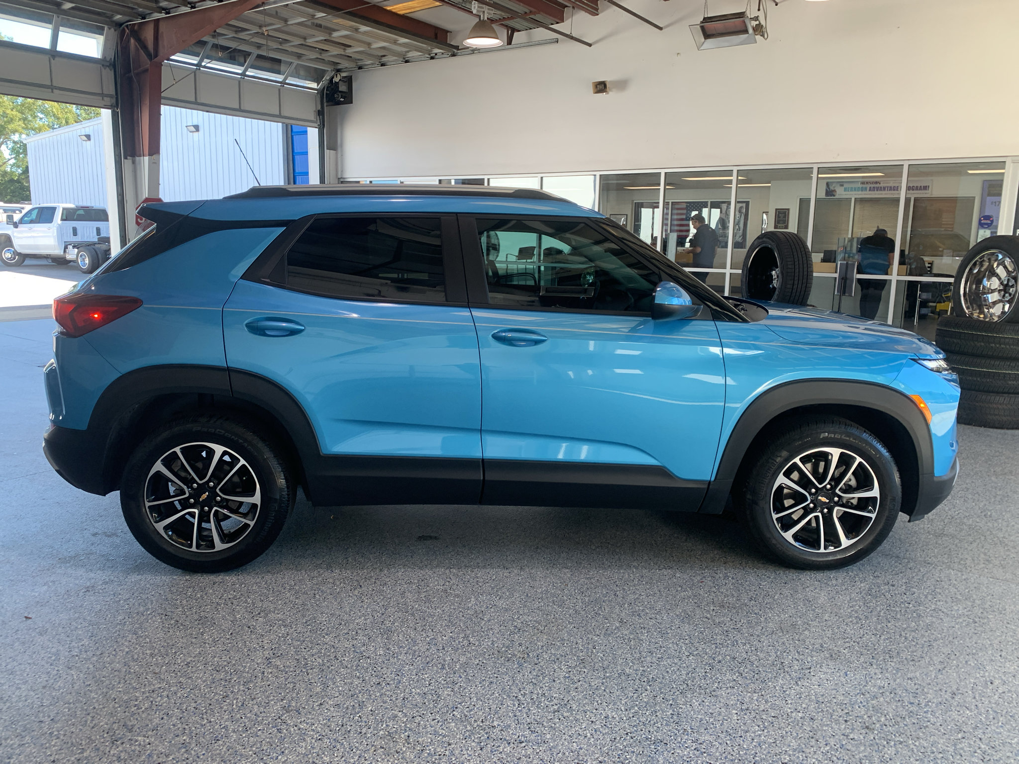 Used 2025 Chevrolet TrailBlazer LT w/ Convenience Package FWD image 13