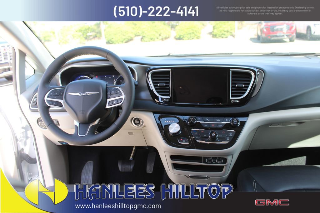 Used 2024 Chrysler Pacifica Touring-L FWD image 20
