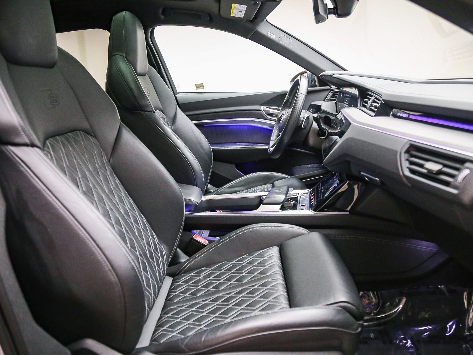 Used 2022 Audi e-tron S Premium Plus AWD/4WD image 18