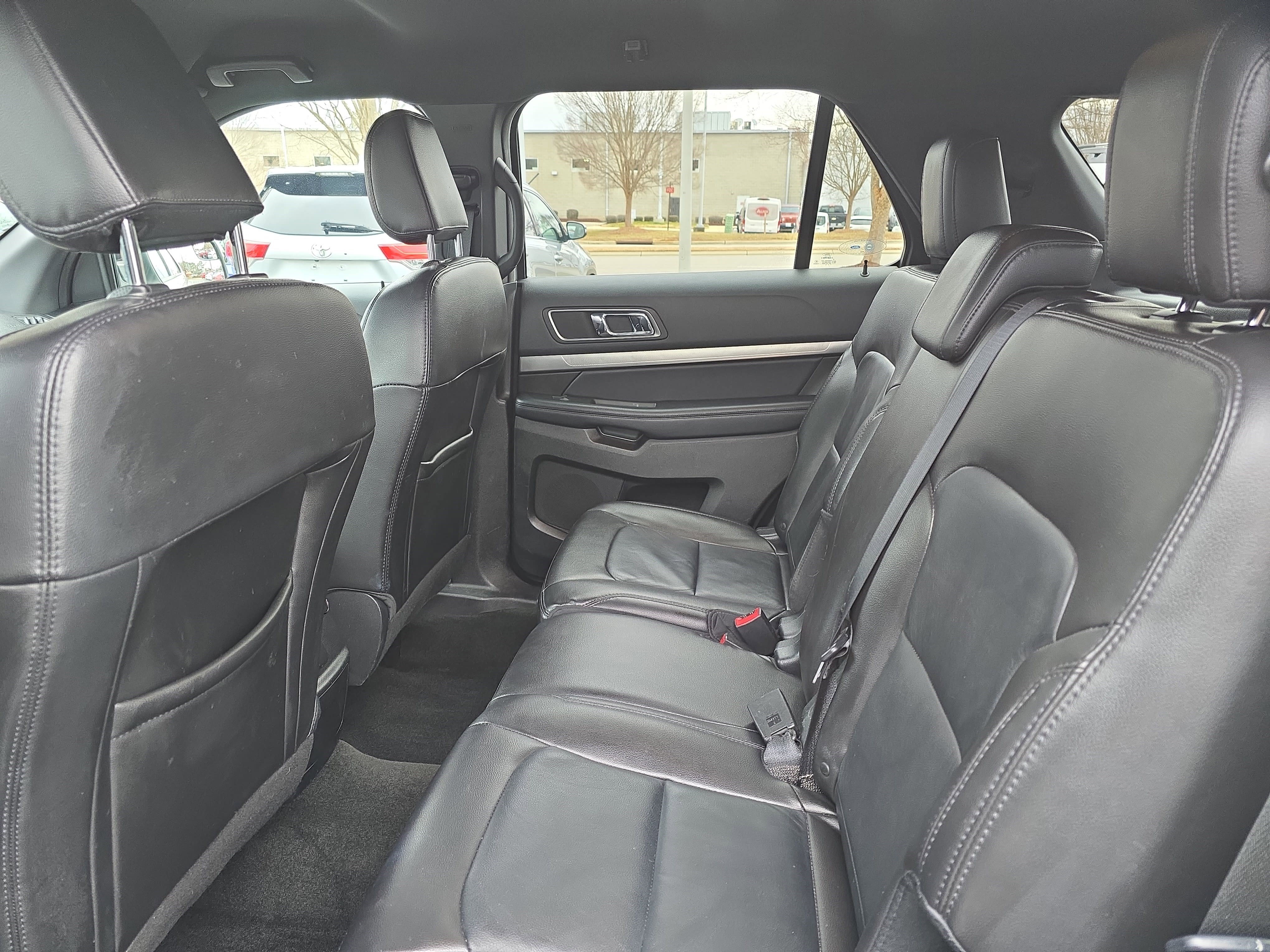 Used 2018 Ford Explorer XLT w/ Equipment Group 202A image 14