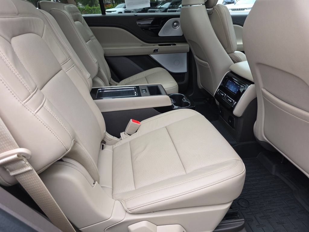 Used 2024 Lincoln Aviator Reserve w/ Equipment Group 201A AWD/4WD image 18