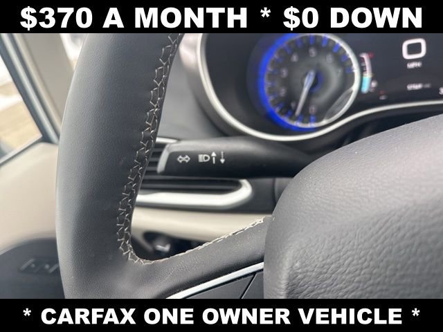 Used 2023 Chrysler Pacifica Touring-L FWD image 13