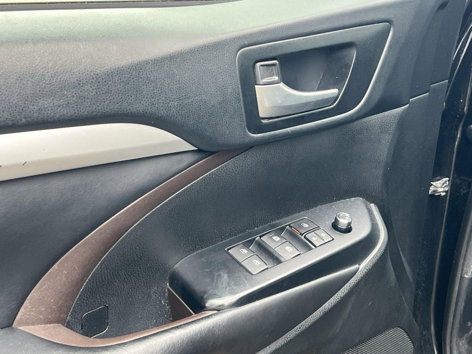 Used 2019 Toyota Highlander XLE image 11