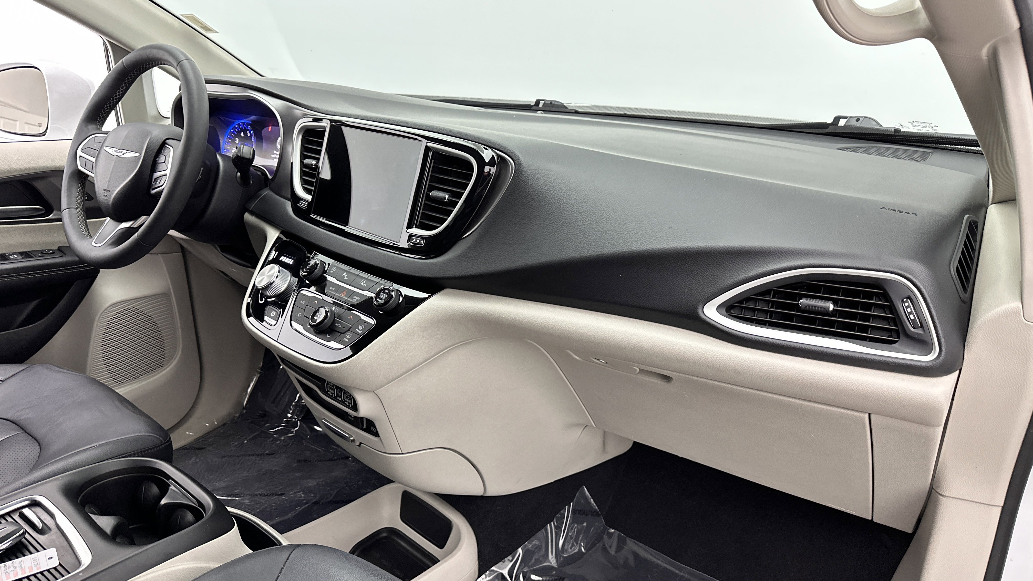 Used 2022 Chrysler Pacifica Touring-L FWD image 30