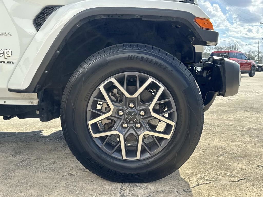 Used 2024 Jeep Wrangler Sahara image 17