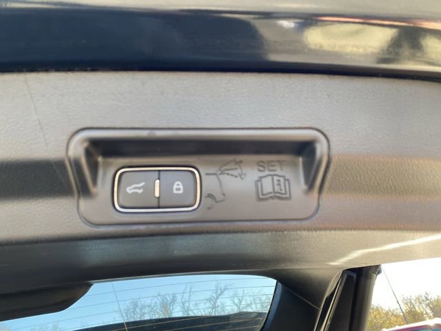 Certified 2022 Ford Explorer XLT w/ Equipment Group 202A image 15