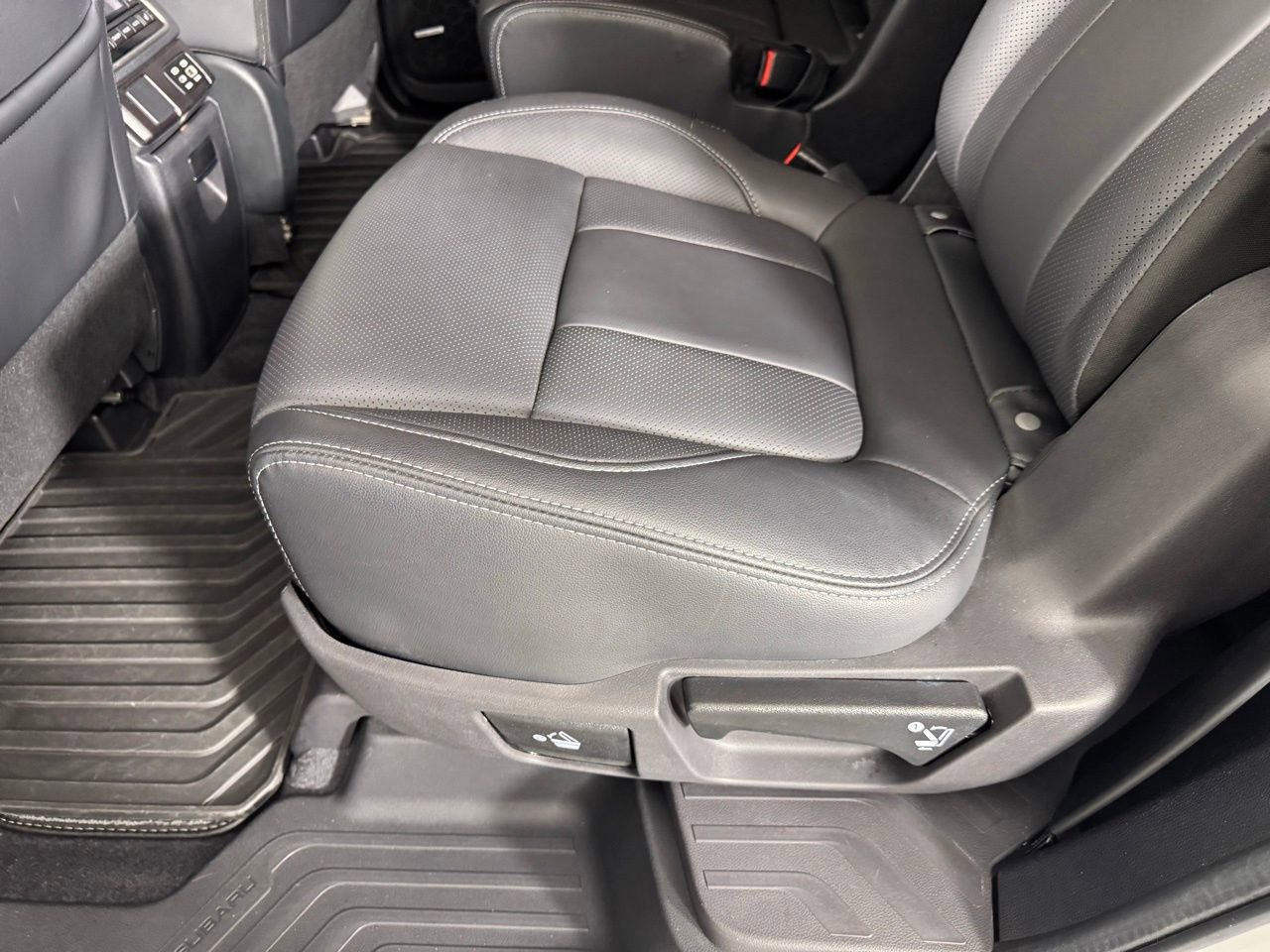 Used 2023 Subaru Ascent Limited w/ Technology Package image 28