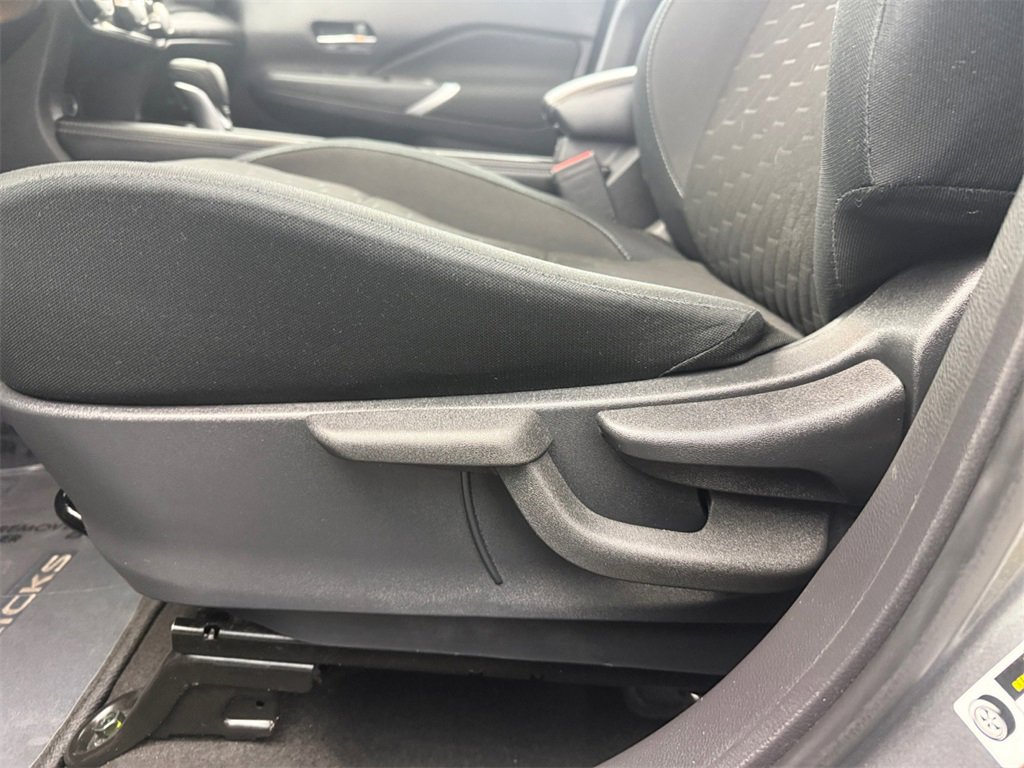 Used 2024 Nissan Kicks SV image 13