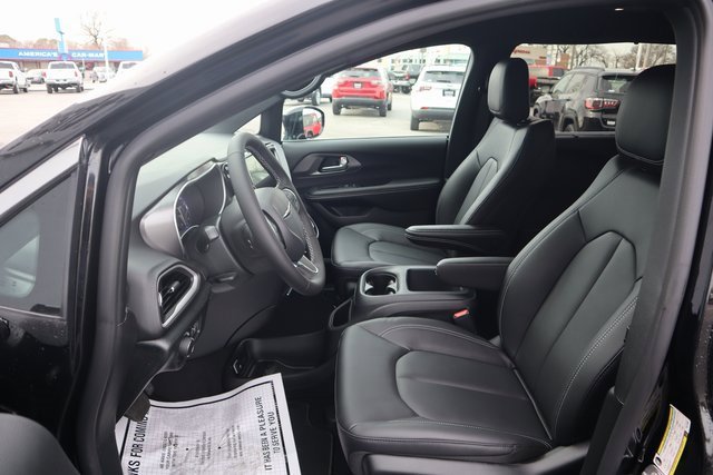 New 2026 Chrysler Voyager LX image 6