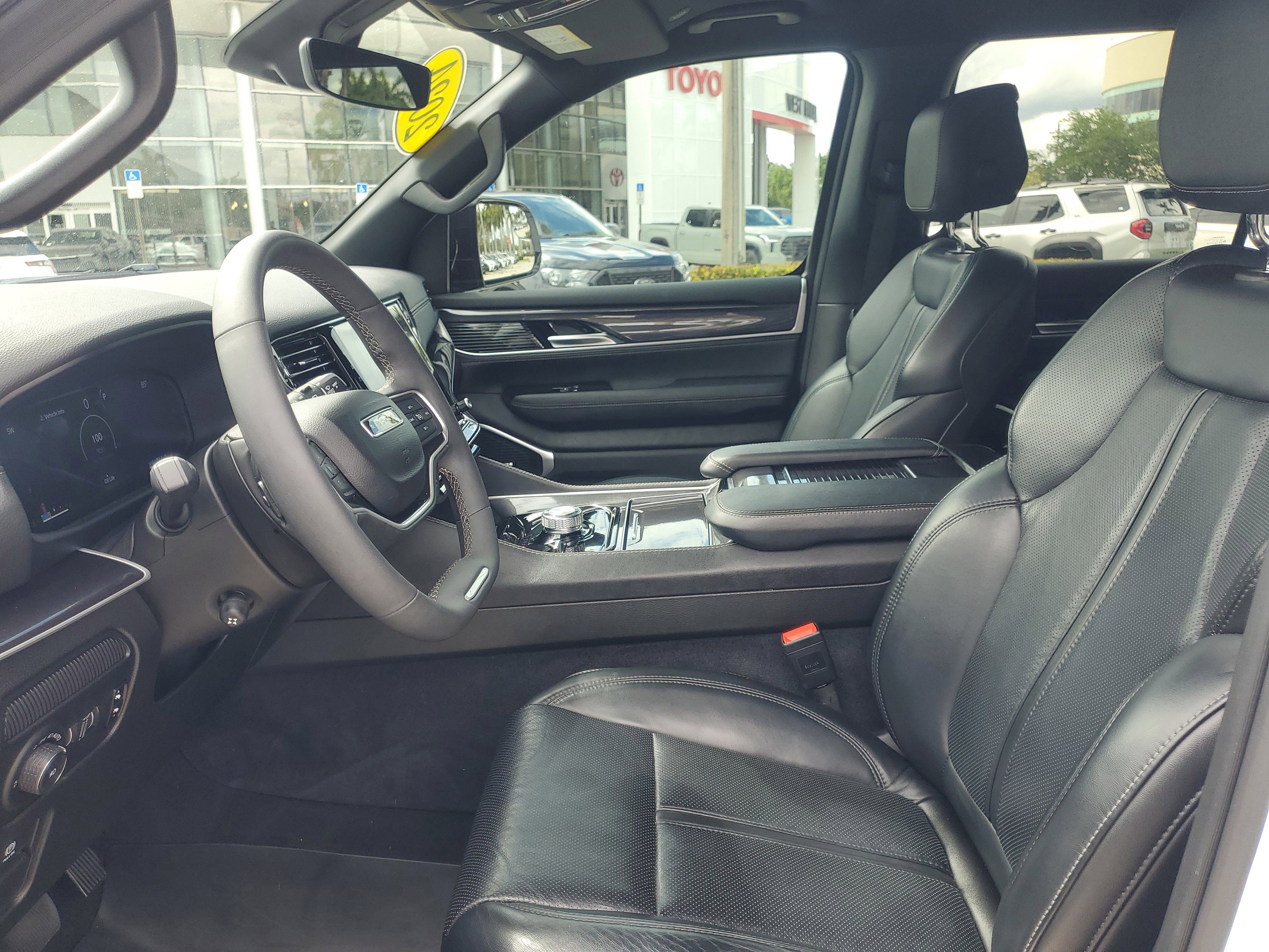 Used 2024 Jeep Wagoneer 4WD image 16