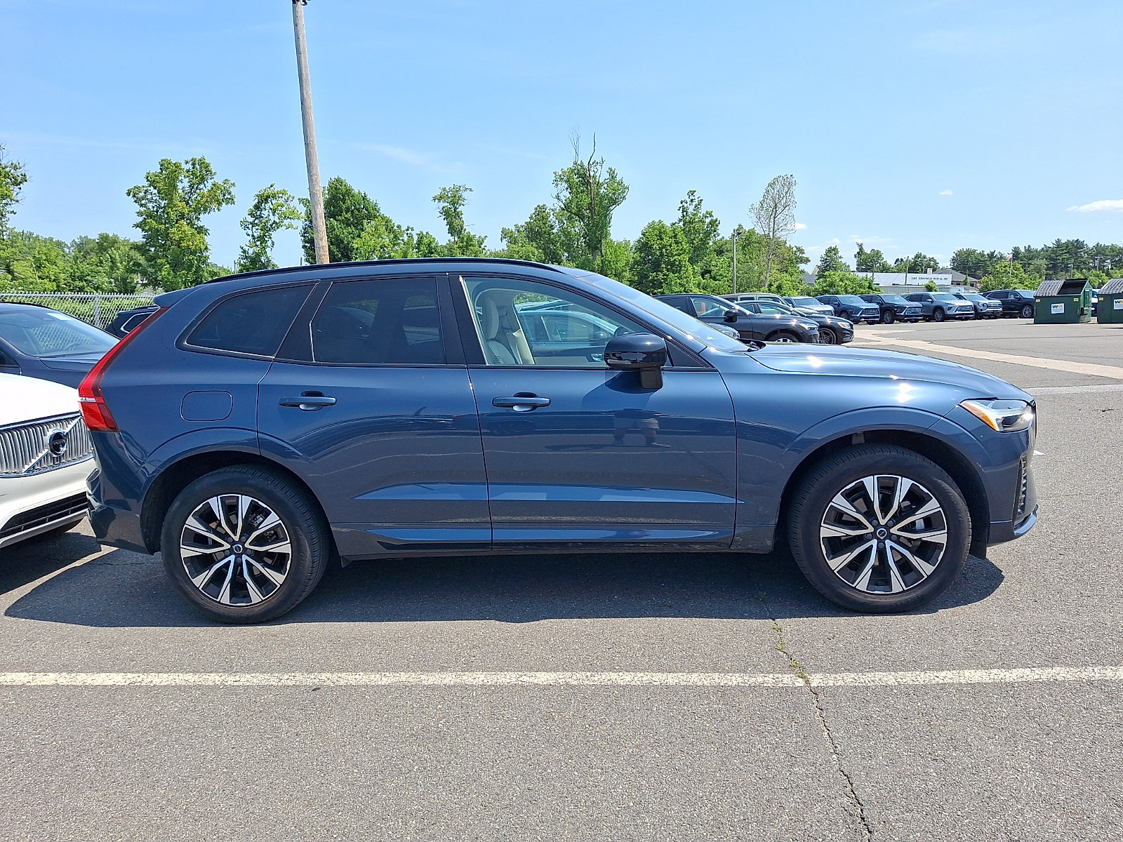 Used 2024 Volvo XC60 B5 Core w/ Protection Package Premier AWD/4WD image 7
