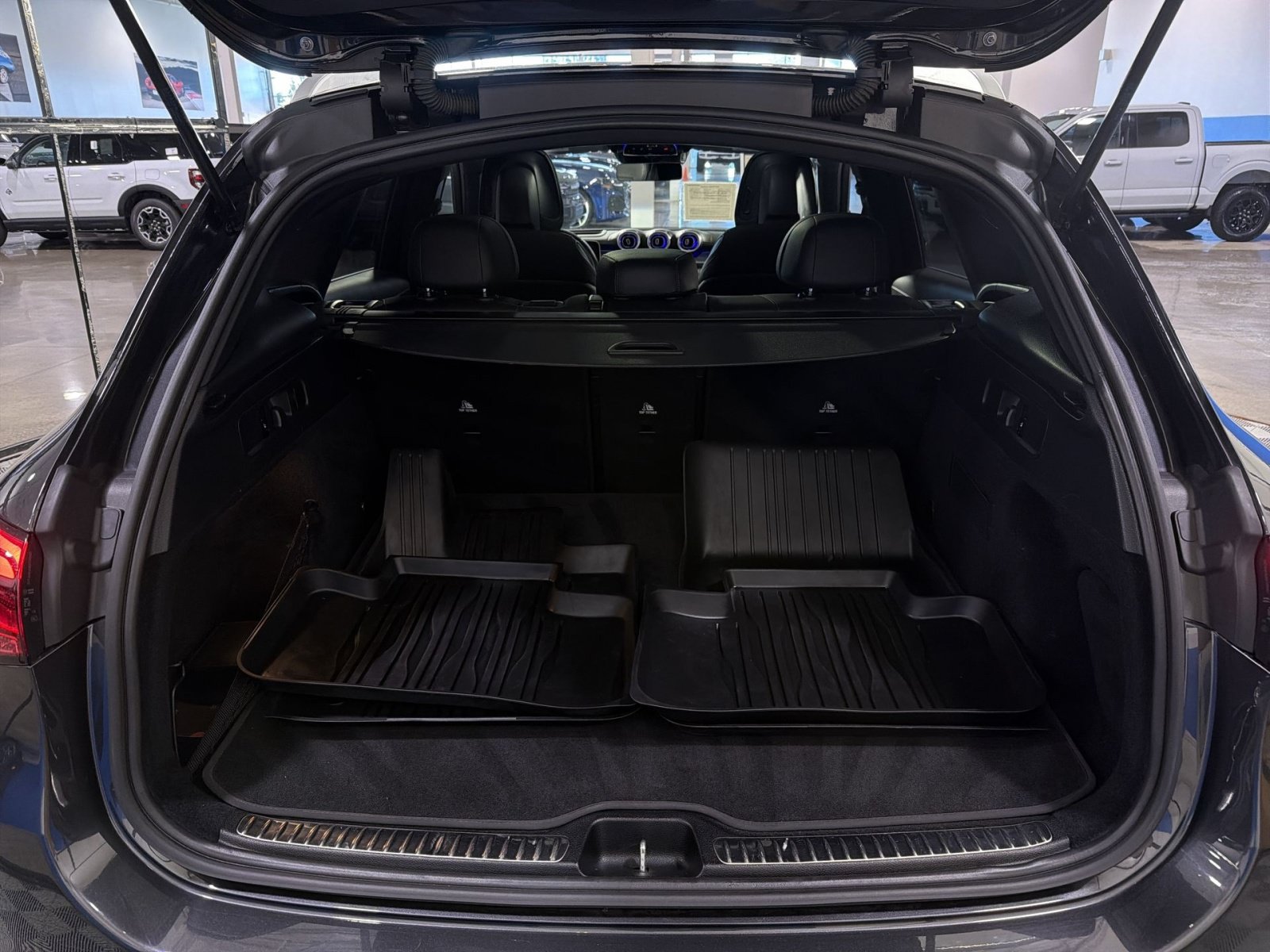 Used 2024 Mercedes-Benz GLC 43 AMG 4MATIC image 28