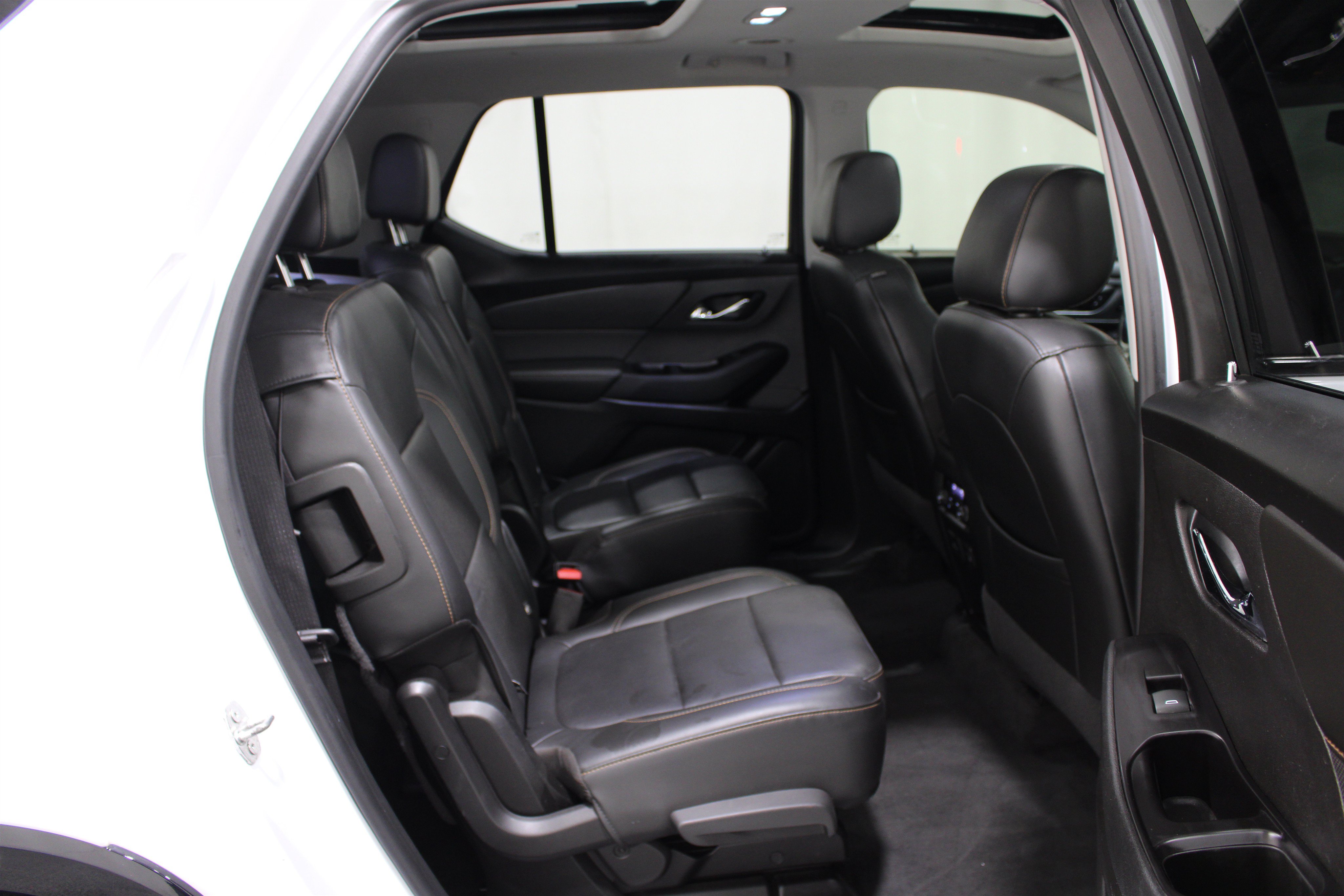 Used 2020 Chevrolet Traverse Premier w/ Redline Edition FWD image 28