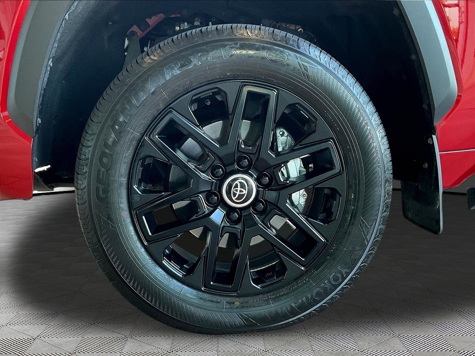 Used 2024 Toyota Tundra Limited AWD/4WD image 33