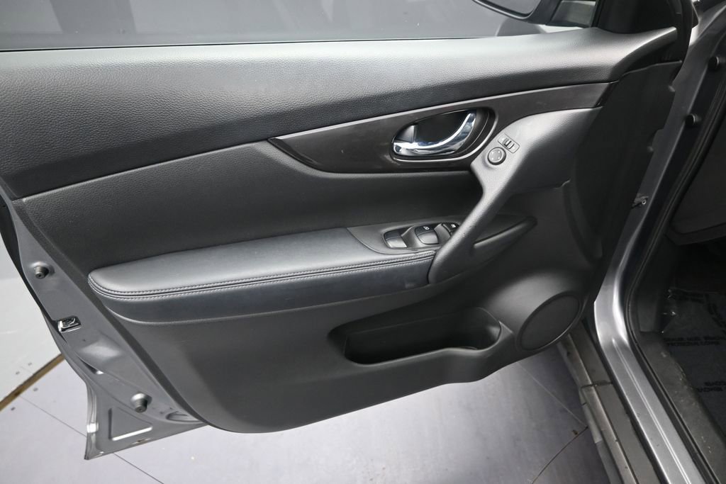 Used 2020 Nissan Rogue S w/ Special Edition Package FWD image 10