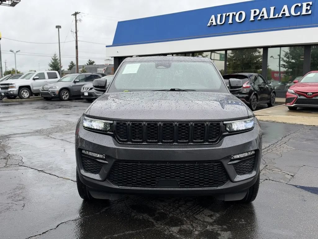 Used 2024 Jeep Grand Cherokee Limited w/ Black Appearance Package RWD image 2