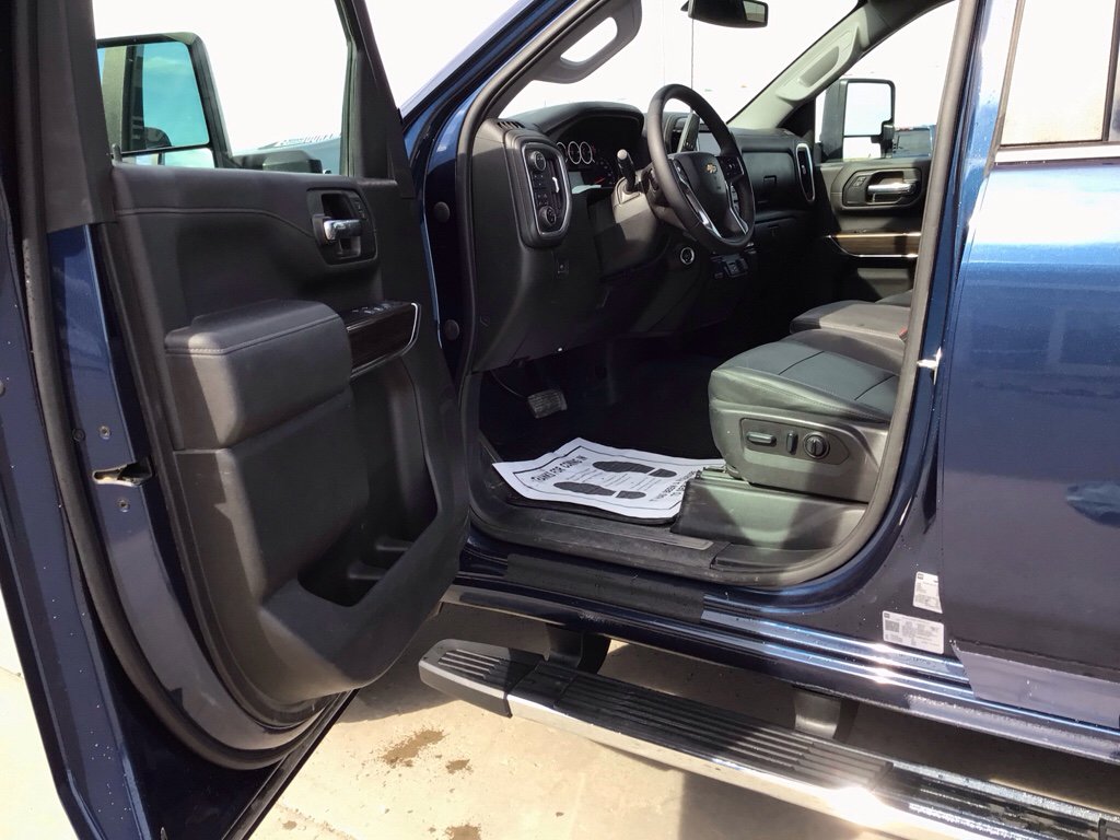 Used 2022 Chevrolet Silverado 3500 LT w/ Convenience Package AWD/4WD image 11