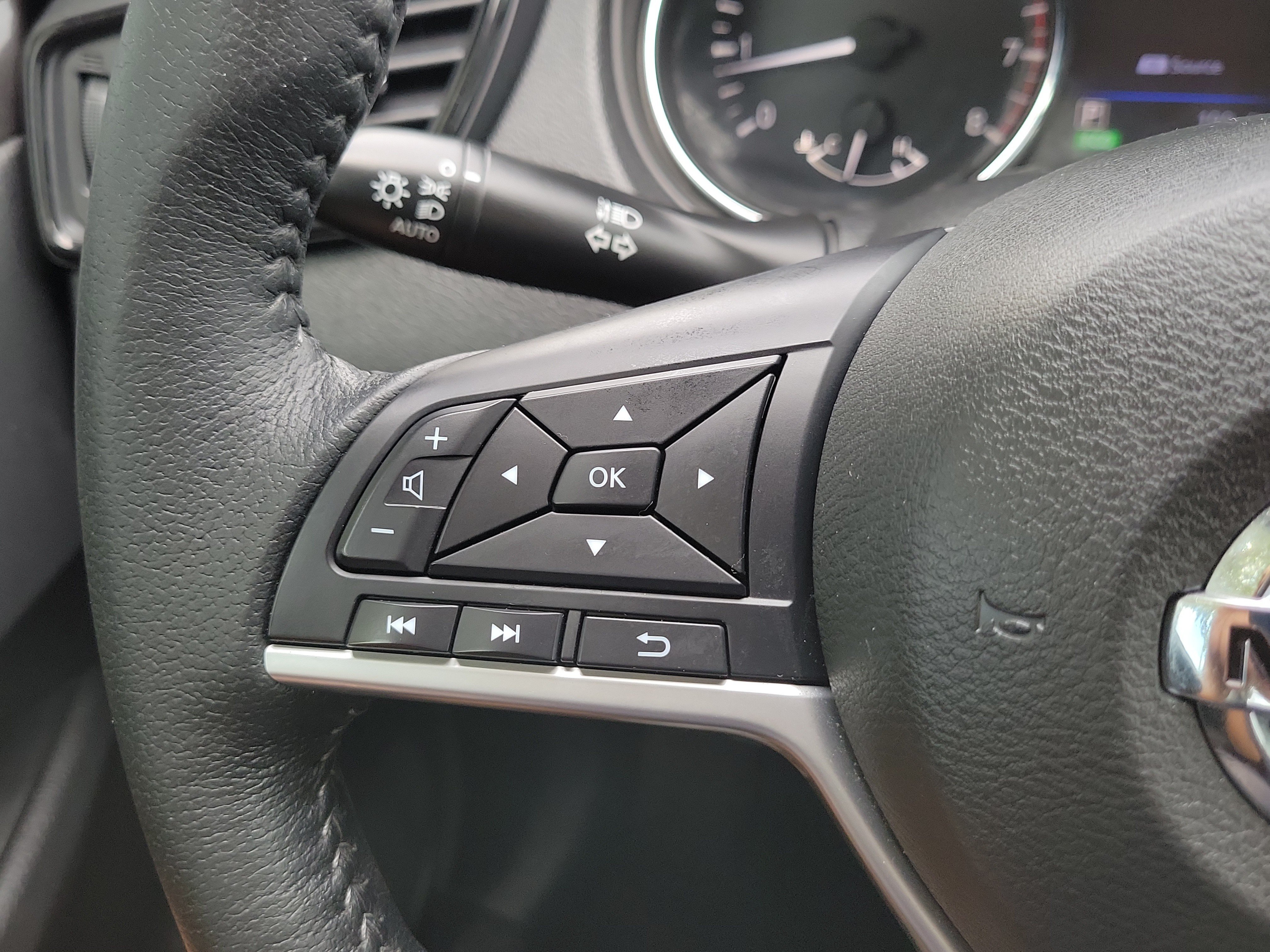 Used 2019 Nissan Rogue S w/ Special Edition Package FWD image 24