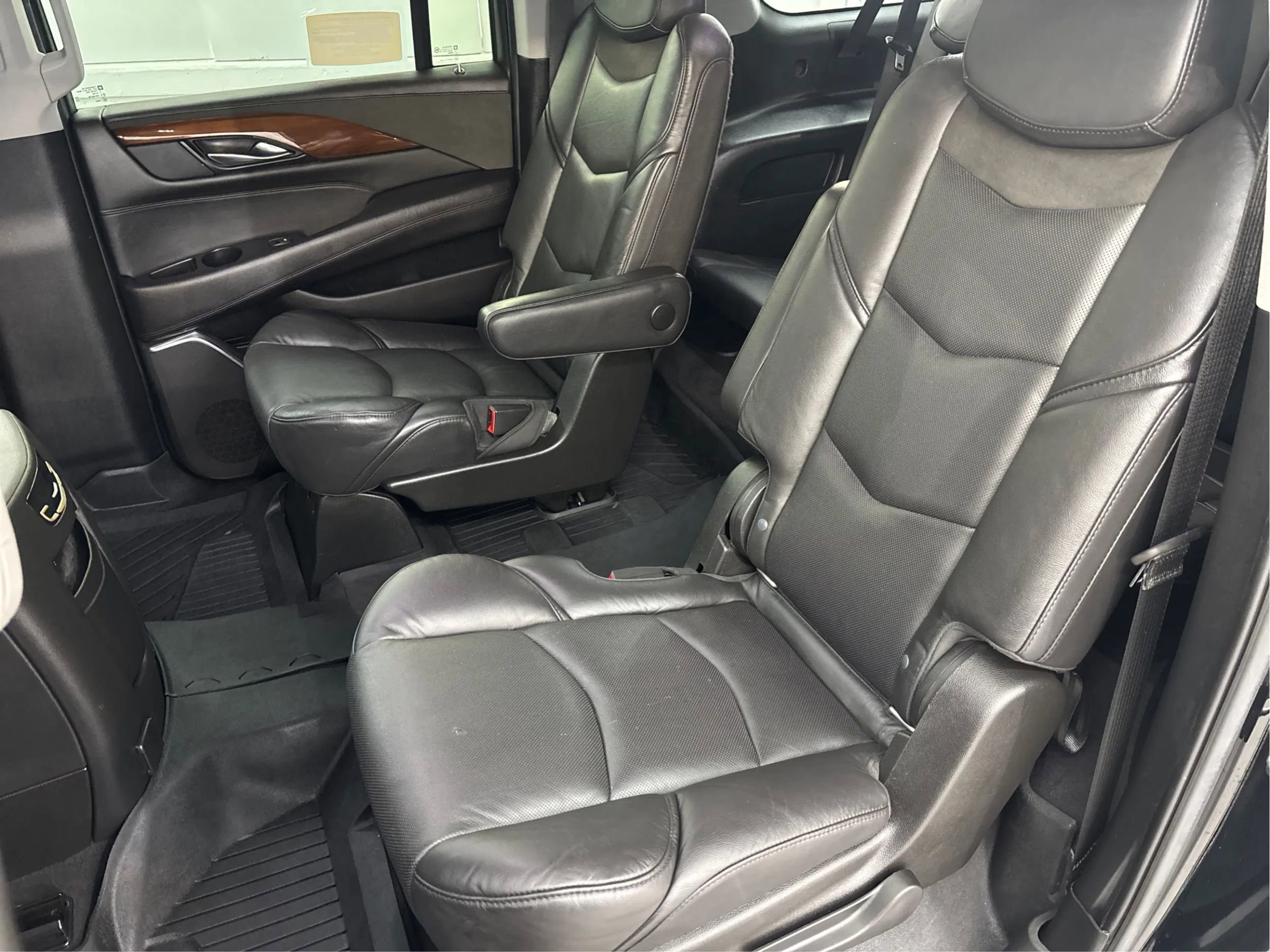 Used 2020 Cadillac Escalade ESV Premium Luxury image 14